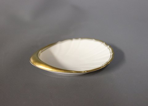 Small Shell shaped dish, no.: 200.
5000m2 showroom.