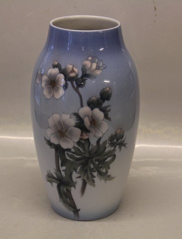 B&G Porcelain B&G 288-5243 Vase white flowers  25 cm
