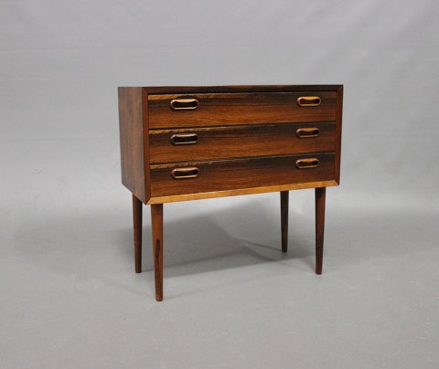 Small chest of drawers in rosewood of Danish Design from the 1960s.
5000m2 showroom.