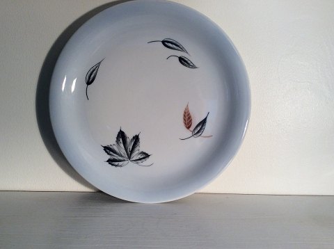 Bing & Grondahl
Falling Leaves
Round dish
# 101
*50kr