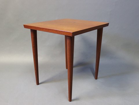 Small sidetable in teak designed by Finn Juhl and manufactured by France and Son 
in the 1960s.
5000m2 showroom.