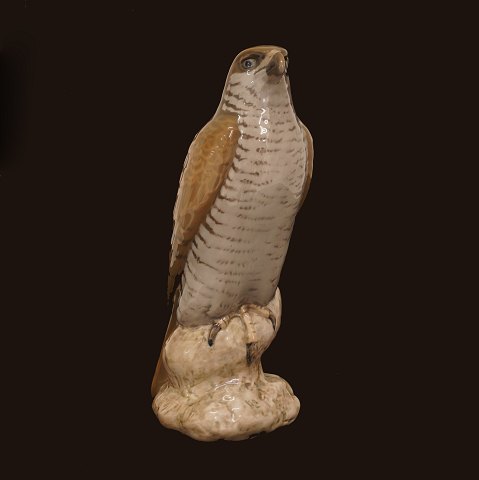 Niels Nielsen für Bing & Grøndahl: Raubvogel. 
#1892. H: 28cm