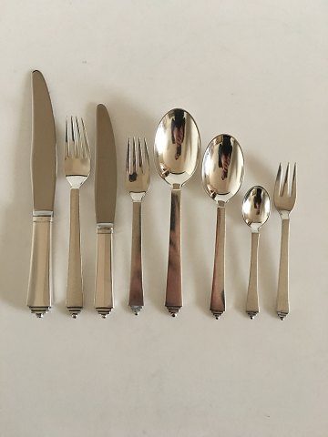 Georg Jensen Sterling Silver Pyramid Flatware Set for 6 People. 48 Pieces. The 
set consists of the following items; 
