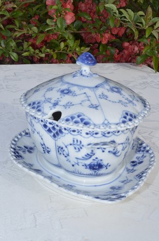 Royal Copenhagen
Blue Fluted 
full lace Sauce Boat 1106