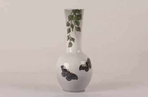 Royal Copenhagen
Large vase with
butterflies
No 560/34