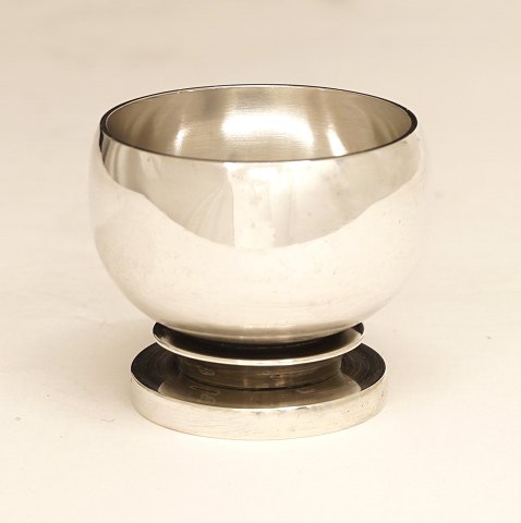 Harald Nielsen for Georg Jensen: Eggcup pyramid 
#585