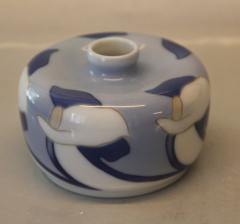 Kongelig Dansk  300-181 RC Skønvirke Vase dekoreret med Callaer 12 x 8 cm maler 
35 . # 27