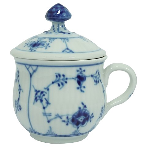 Royal Copenhagen, musselmalet riflet; Sennepskrukke af porcelæn #64