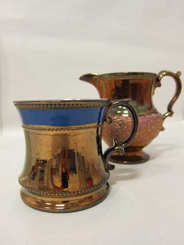 Lustre mug and lustre jug
H: 10,5cm (mug), 14cm (jug)