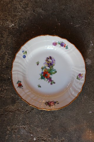 Royal Copenhagen Saxon Flower lunch plate.
Dia.:20cm. 
RC# 4/1624.