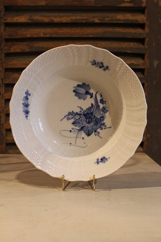 Royal Copenhagen Blue Flower Curved deep plate. 
Dia .:23,5cm.  
RC# 10/1615.