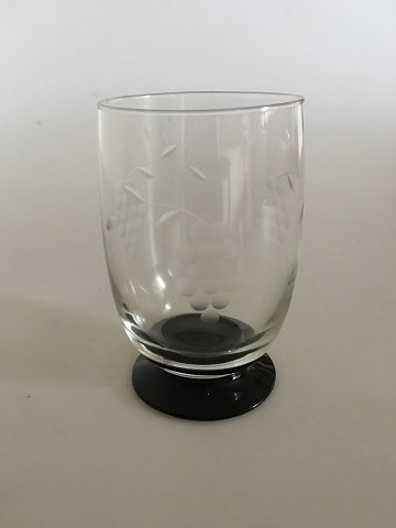 "Jane" Blackfooted Beer Glass / Tumbler with Grape ingravement. Holmegaard