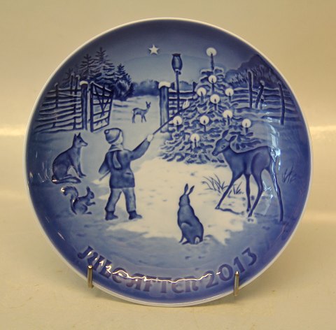 B&G Christmas Plate 2013 designed by Jørgen Nielsen: Light in the snow.