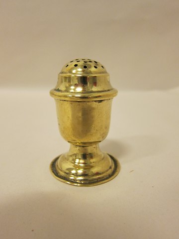 Items for sprinkling of salt or sugar, made of brass, ca. 1880
H: 7cm