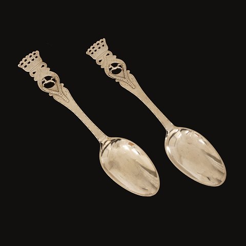 A rare pair of silver spoons. N. T. Mikkelsen, 
Ballum, Denmark, circa 1810.
L: 22cm. W 52gr