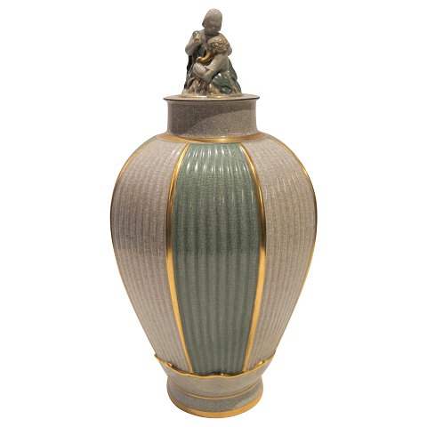 Royal Copenhagen; A big craquele lid jar of porcelain #2847