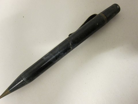 Old pencil / Lead pen
At present with a red lead
We have more writing items
Please contact us for further information