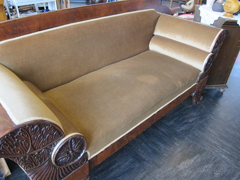 Sofa, Biedemeier/Empire
About 1800-1850
L: 209cm (181cm by the feet)
H: 95cm, seat: 51cm 
In good condition but little spots and few veneer marks