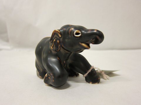 Elephant cup, Royal Copenhagen
Stoneware, RC-nr.: 22742
1. grade
H: 6,5cm, L: 11cm
Design: Jeanne Grut
In a good condition