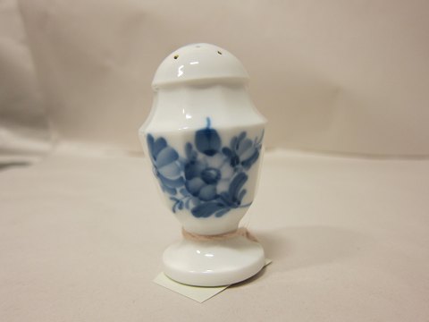 Royal Copenhagen, Blue Flower, Angular
Pepper pot, 1. grade
Please note the original stopper which is with the 3-wave-stamp
RC-nr. 8584
H: 8,5cm
We have a good choice of Blue Flower
Please contact us for further information