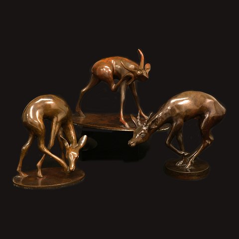 Jean Rene Gauguin, 1881-1961, Satz von drei 
Antilopen aus patinierter Bronze. Signiert mit 
Monogramm. L: 15-25cm. H: 16cm