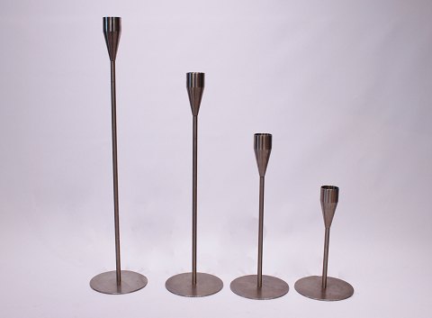 Set of 4 Piet Hein Maxi candlesticks, Saturn, Jupiter, Venus and Mars, in 
brushed steel.
5000m2 showroom.