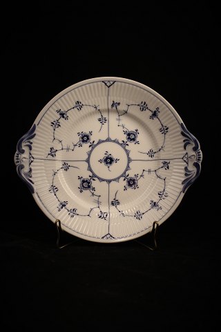 Musselmalet , riflet , kagefad fra Royal Copenhagen.
dia.:25cm.
1/2152.