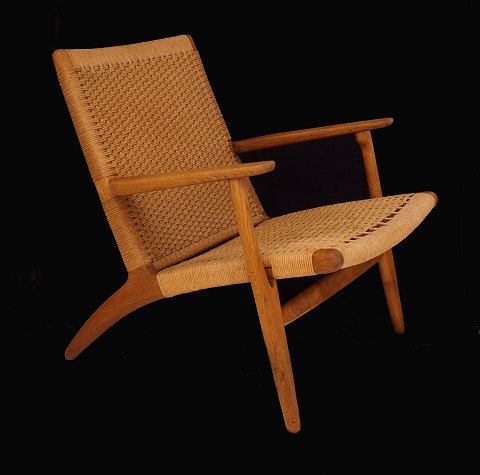 Hans J. Wegner: Easy chair, CH 25, Eiche. 
Hergestellt von Carl Hansen & Søn