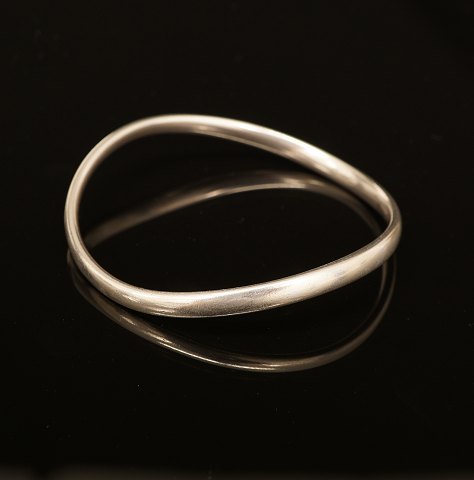 Georg Jensen: An oval bangle, sterlingsilver. 
Size: 6,5x7cm