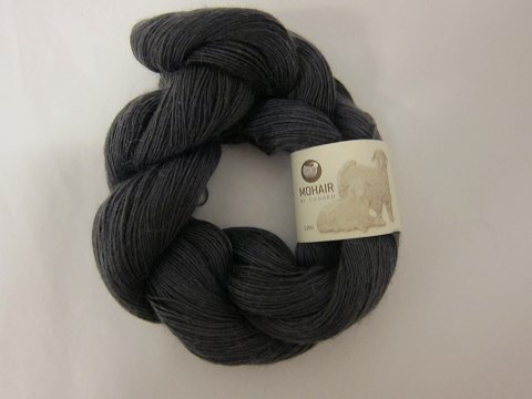 Kidmohair - 1-ply
Kidmohair is a natural product of a very high quality from the angora goat from 
South Africa
The colour shown is: Charcoal grey, Colourno 1110
1 ball of wool containing 50 grams
