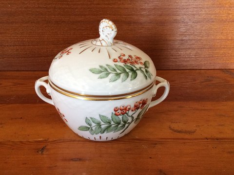 Bing & Grondahl
Rønnebær
sugar Bowl
*150DKK