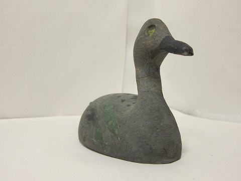 Duck decoy made of painted wood, antique
Year 1850-1900
30cm x 15cm x 12,5cm
Crack due to dryness and track of use