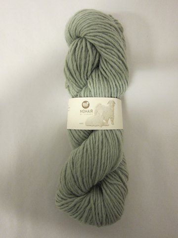 Roving 
Roving is a natural product of a very high quality from the angora goat from 
South Africa
The colour shown is: Tea green, Colourno 4023
1 ball of wool containing 100 grams