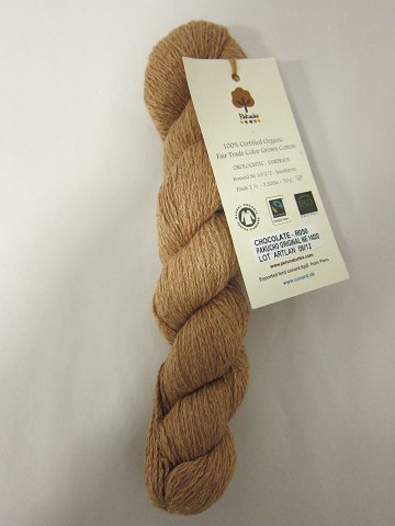 Pakucho ecological cotton
This cotton is NOT dyed, - it is the natural colours, because "pakucho" means 
in the old inka-language" "brown cotton".
The colour shown is: Chocolate, Colourno. R050
1 ball of wool containing 50 grams