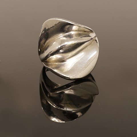 Hans Hansen: Kräftiger Ring, sterlingsilber. 
Ringgr. 65