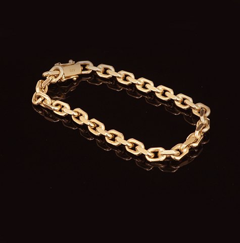 H. C. Kauffmann, København: Anker armbånd i 14kt 
guld med dobbelt sikkerhedslås. L: 19,5cm. V: 22gr