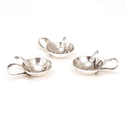 Georg Jensen, Denmark: Set of three silver salt 
cellars. Made 1931. #110. Size: 5x3,6cm