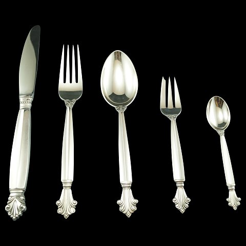 Georg Jensen, Johan Rohde; Dronning/Acanthus silver cutlery, complete for 12 
persons, 70 pieces