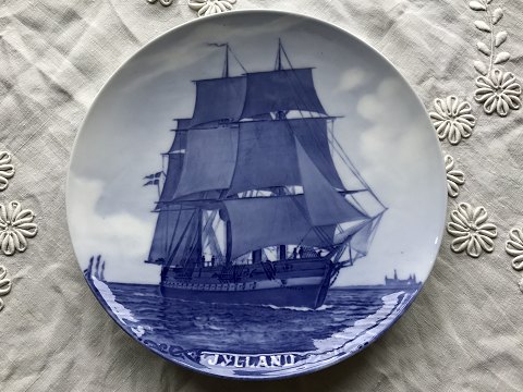Royal Copenhagen
Commemorative Plate
the frigate Jutland
* 900kr