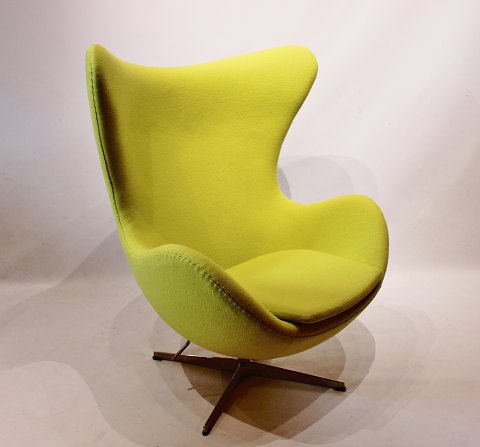The Egg, model 3316, designed by Arne Jacobsen in 1958 and manufactured by Fritz 
Hansen.
5000m2 showroom.
