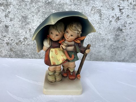 Hummel Goebel Figure
Under the umbrella
* 475kr