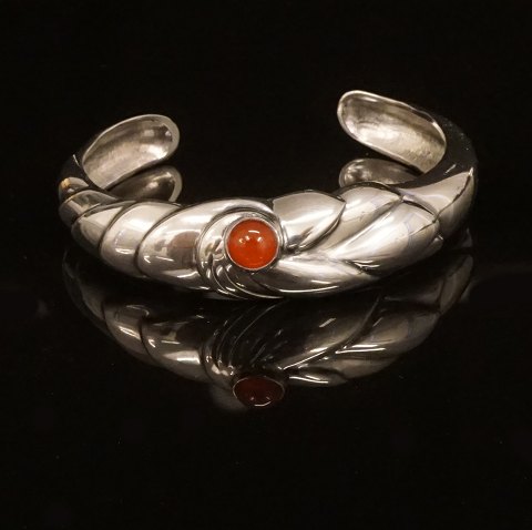 Ole Kortzau für Georg Jensen: Armring, 
Sterlingsilber. #360. Grösse innen: 5,7cm. G: 42gr