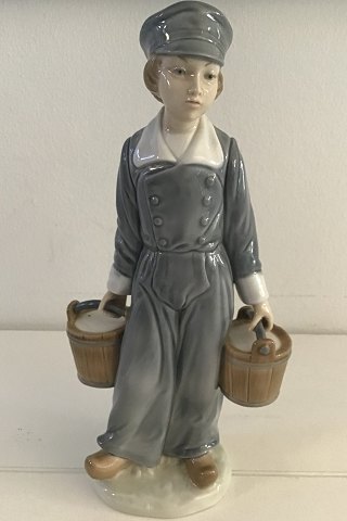 Lladro, Dutch Boy with milkpails, No 4811