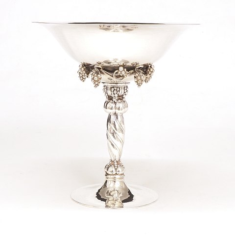 Georg Jensen: Drueopsats i sterlingsølv. #264A. H: 
26,6cm. D: 25,2cm. V: 1.160gr