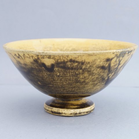 Herman A. Kähler; bowl in pottery decorated with yellow and black uraniumglaze