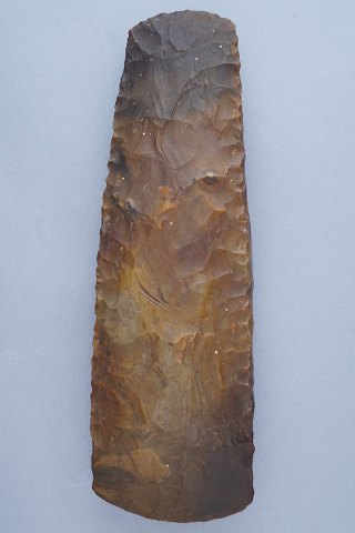 Thinnecked flint axe with flint in yellow and red nuances