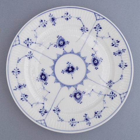 Royal Copenhagen, musselmalet riflet; frokosttallerken af porcelæn #186