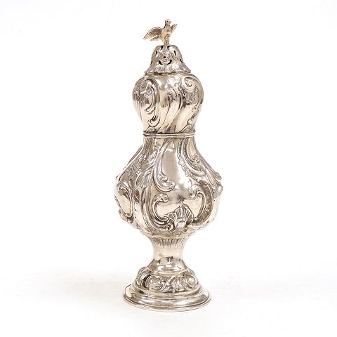 Carl Christian Hoffmeister, Aabenraa, Denmark, 
1726-58: A 18th century Rococo silver sugar 
caster. H: 19cm. W: 158gr