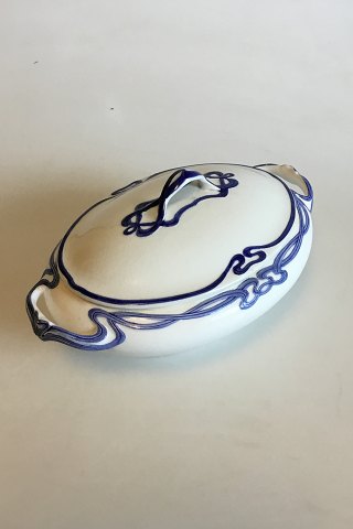 Villeroy & Boch Blue Olga Oval Bowl with Lid