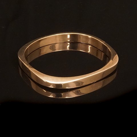 Herman Siersbøl: Armring in 8Kt Gold. Masse innen: 
5,8x5,4cm. G: 12,6gr